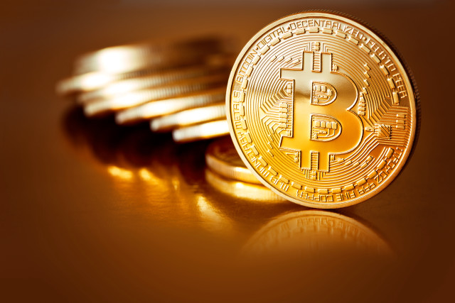 Bitcoin 10 Bin Doların Üzerinde Seyrediyor
