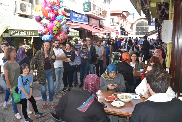 Edirne Turistlerin Akınına Uğradı, Ciğercilerin Önünde Kuyruk Oluştu