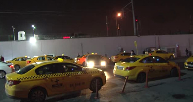 Marmaray Seferleri Durdu, Taksiciler İstasyonlara Akın Etti