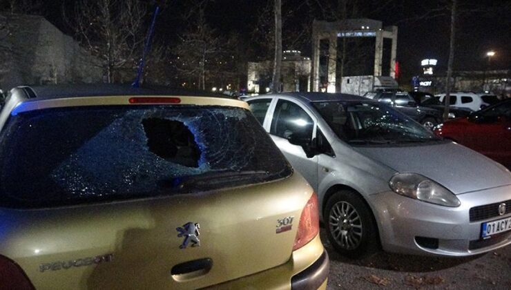 ‘Böyle bir şeye hiç denk gelmedim’ Açık otoparka geldi, 35 aracın camını kırdı