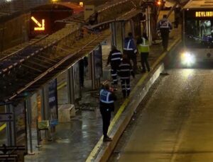 Metrobüs durağa çarptı! 1 kişi yaralandı