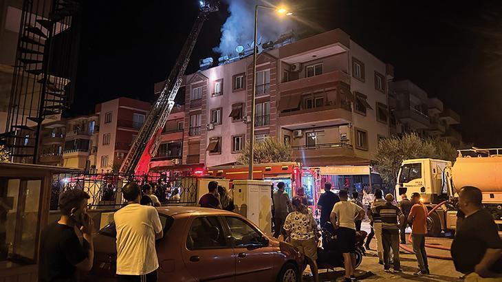 İzmir’de çatı katındaki yangında 1 kişi dumandan etkilendi