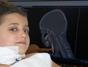 Şah damarına 2 cm! 5 yaşındaki Rahif’in oynadığı oyun hayatının en sıkıntı ameliyatına soktu