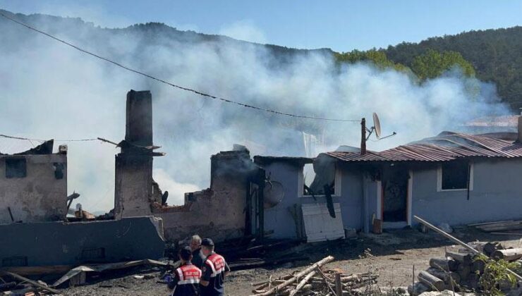 Yer: Kastamonu! Alevler 3 konutu yuttu: 17 yaşındaki genç kayıp
