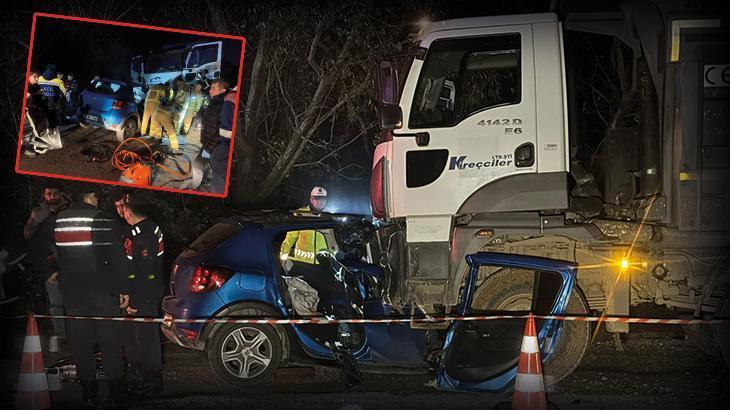 Bartın’da vahim kaza! Araba ile kamyon baş başa çarpıştı: 5 meyyit