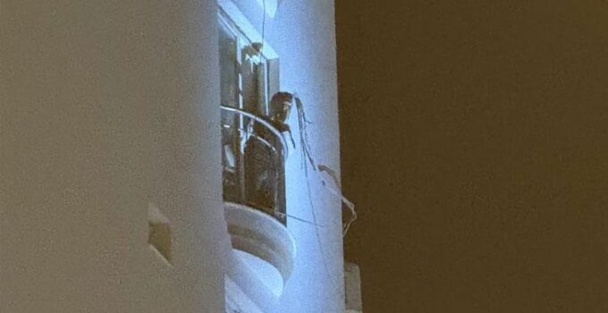 Adana’da bir genç dehşet saçtı! ‘Kendimi de meskeni de yakacağım’