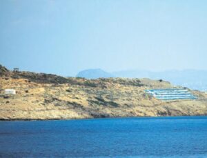 Doğu Ege adalarındaki ihlallerden vazgeçmiyor! Yunanistan’dan hukuka füze