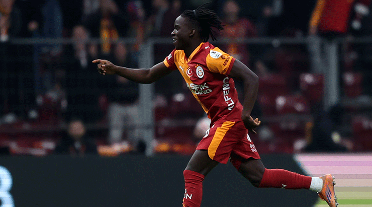 Galatasaray’da Renato Nhaga taraftarı memnun etmek istiyor!