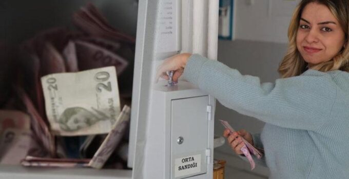 Liseliler ‘Orta sandık’ta 191 bin TL topladı! ‘Geçen yıl da çok hoş dönüşler aldık’