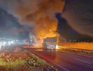 Bursa’da buğday yüklü TIR alev alev yandı