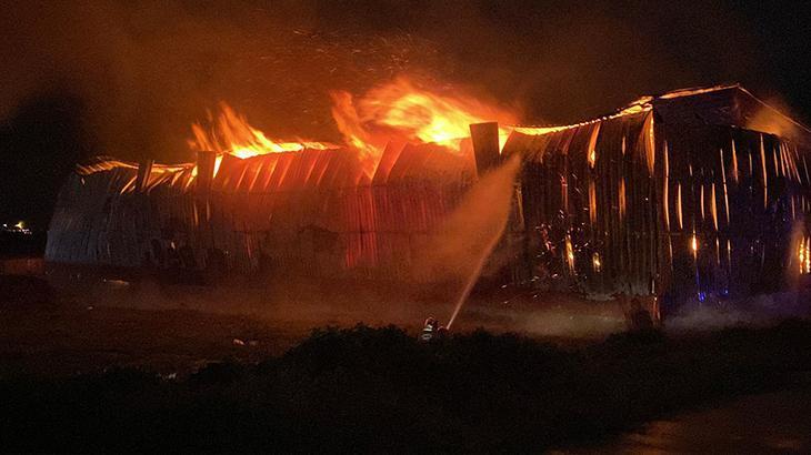 Osmaniye’de kağıt ve karton üretimi yapılan fabrikada yangın çıktı!