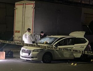 Polisin ‘dur’ ihtarına uymadı, kaçarken kaza yaptı! 1 polis yaralandı, 2 gözaltı