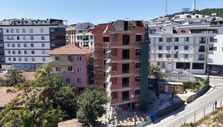 Çekmeköy’deki ‘eğri bina’ savında gerçek ortaya çıktı! Belediye Başkanı yerinde inceledi
