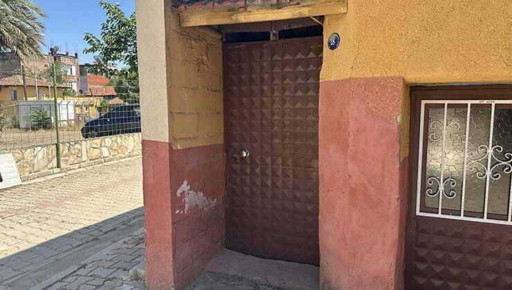 İzmir’de şoke eden olay! Meskenin kapısına asılan poşetten bebek çıktı