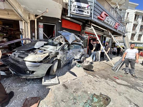 Ankara’da EGO dehşeti! Denetimden çıkıp iş yerine daldı: 7 yaralı