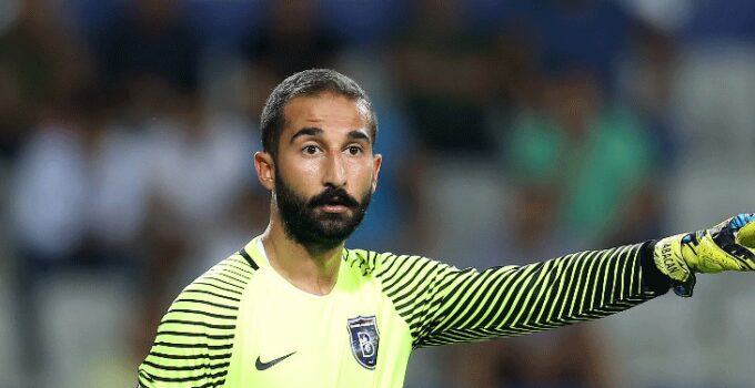 Başakşehir, Volkan Babacan’ın kontratını 1 yıl uzattığını açıkladı