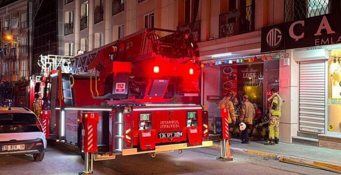 Esenyurt’ta otel yangını; mahsur kalanlar merdivenle tahliye edildi