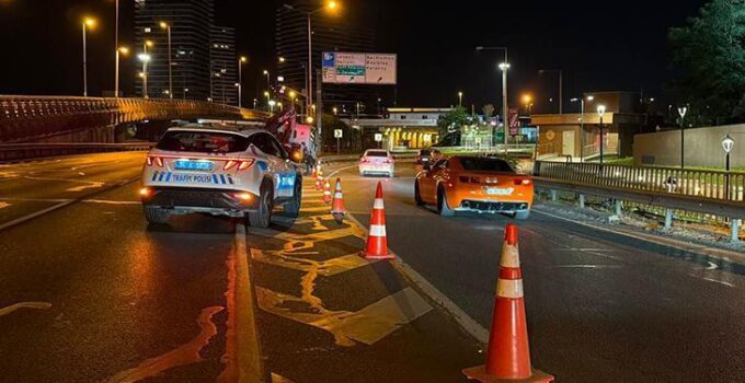 İstanbul’da 15 Temmuz Şehitler Köprüsü ve kimi yollar trafiğe kapatıldı